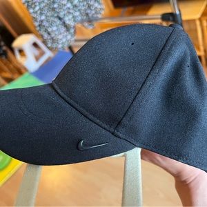 Nike women’s hat black